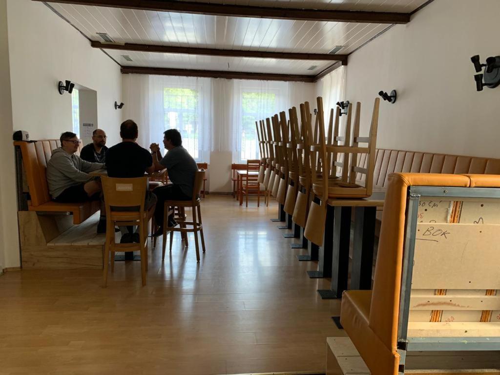 Pivovar Maly Janek - Restaurace, Penzion A Stany Jince Exterior foto